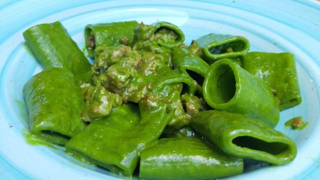 Paccheri verdi di pasta fresca con pesce spada - Chiuma's, Milan