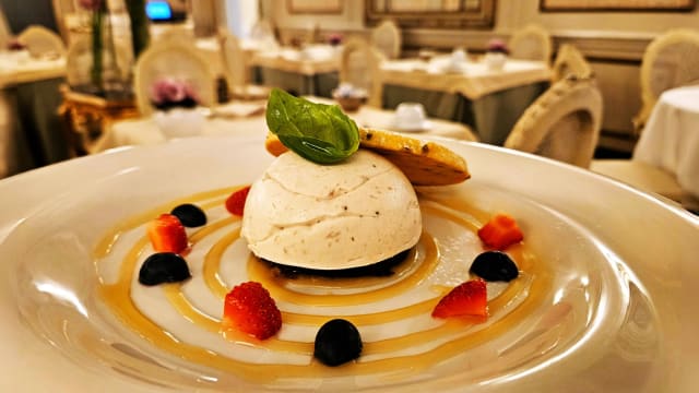 Semifreddo alla panera genovese e canestrello di torriglia - Giotto al Bristol Palace, Genoa