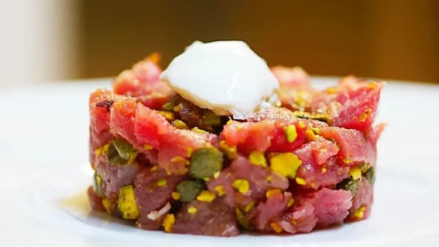 Tartare di tonno, pistacchi tostati, capperi e burrata - Cucina Conviviale, Florence