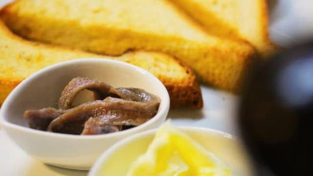 Burro della normandia e acciughe di sicilia su pan brioche fatto in casa - Cucina Conviviale, Florence