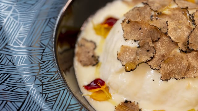 Mozzarella di bufala campana, fonduta di parmigiano e tartufo - Abbracci Bistrot, Milan