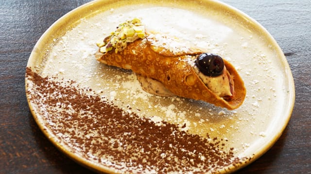 Cannolo sicilien  - Osteria del Sesto, Paris