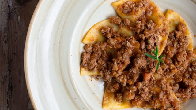 Tortelli maremmani fatti in casa al ragù forte - Hostaria Terre Rosse, San Gimignano