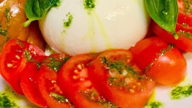 Burrata con pomodoro e basilico - Da Pippo Lupo di Mare