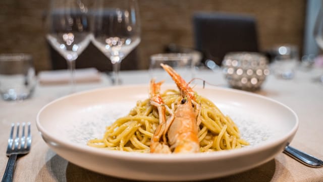 Spaghetti con pomodorini gialli, scampi e lime - Da Pippo Lupo di Mare