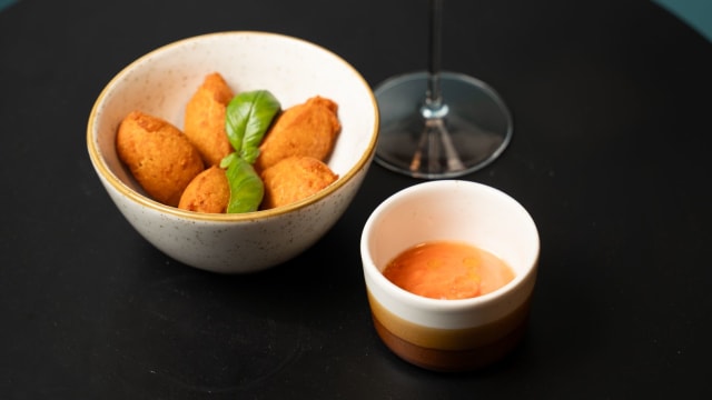 Polpette di pane con emulsione di pomodoro - Sensi Di Vino, Polignano A Mare