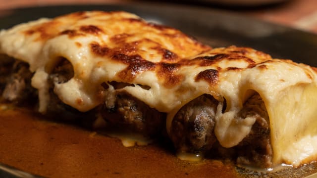 Canelones rellenos de carne rustida y setas - La Fonda Lironda