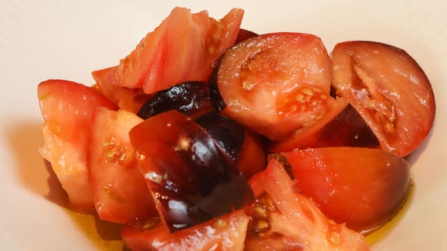 El mejor tomate del momento con el mejor aceite del mundo - La Fonda Lironda, Madrid