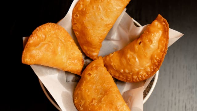 Empanadillas de bonito en escabeche (las de Tía Carmen) - La Fonda Lironda, Madrid