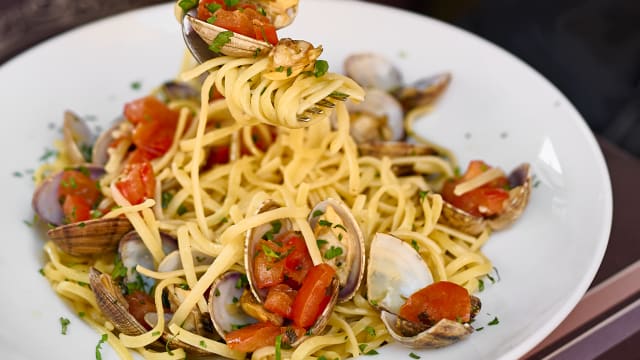 Linguine alle vongole veraci - Visconti Madeleine, Paris