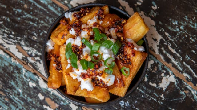 Yukas bravas - SOIL Vegan Café - EAST