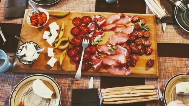 Antipasto per 4 Persone Serbo / Croato - Locanda degli Artisti