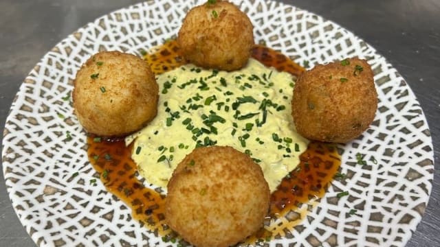 Buñuelos de bacalao - Casterráneo, Madrid