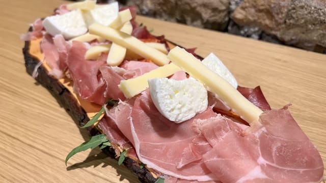 Tagliere di salumi e formaggi - Magi, Rome