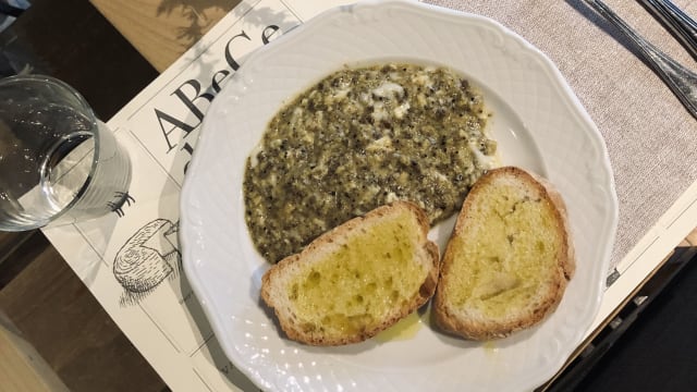 Stracciata al tartufo nero di stagione con bruschetta all'olio extra vergine di oliva (vegetariano) - Osteria A Priori