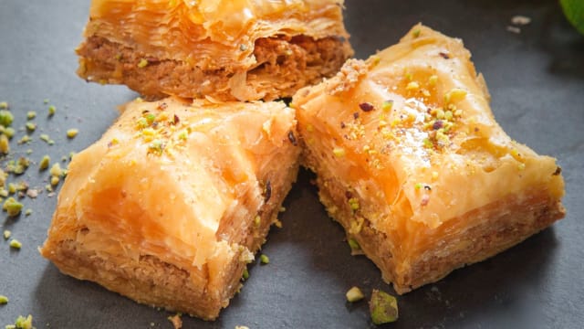 Baklawa : feuilleté aux pistaches fait maison - Les Cèdres du Liban, Paris