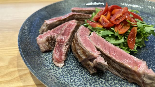 Tagliata di controfiletto su letto di rucola e pomodorini - Bocconissimo, Reggio Calabria