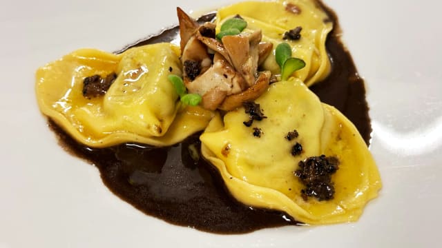 I tortelloni alle erbette con jus di vitello, funghi porcini e tartufo di bagnoli    - Il Cavallino, Avellino