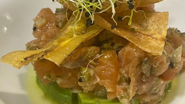 Tartar de atun con chip de plátano  - Restaurant Espai Wellness, Granollers