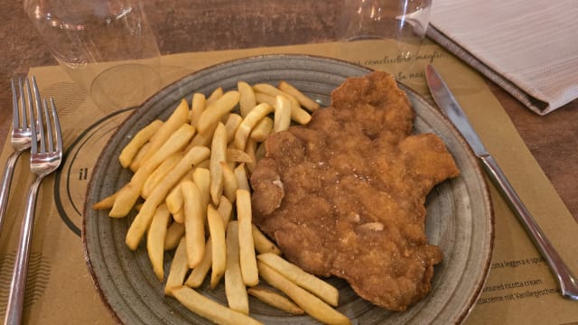 Cotoletta con patatine fritte  - Ristorante il Cantinone, Peschiera Del Garda