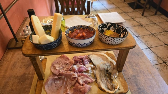 Antipasto tipico romano (consigliato per 2 persone) - Ristorante il Cantinone, Peschiera Del Garda