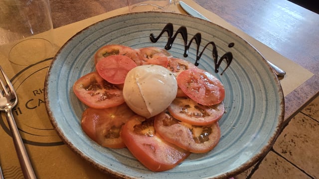 Caprese di mozzarella di bufala d.o.p. e pomodoro - Ristorante il Cantinone, Peschiera Del Garda