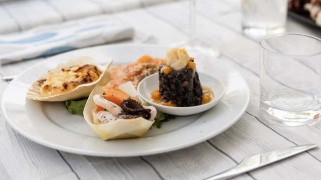 Paccheri con crostacei mirtilli e stracciatella  - Paví, Polignano A Mare