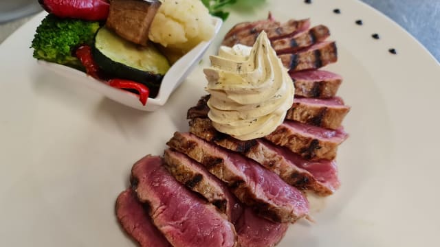 Entrecôte de boeuf grillée rassis sur os (250 gr) frites ou riz - L'Auberge de la Couronne