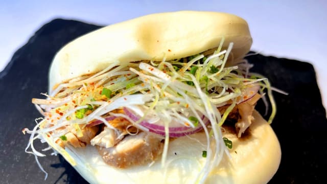 Chicken bao  - Chirashi Ramen -Telheiras, Lisbon