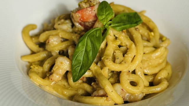 Bucatini al pesto di pistacchio e gamberi - Trattoria Aroma, Basel