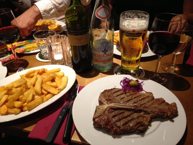 T bone steak - Restaurant La Luna Steakhouse Grill , Amsterdam