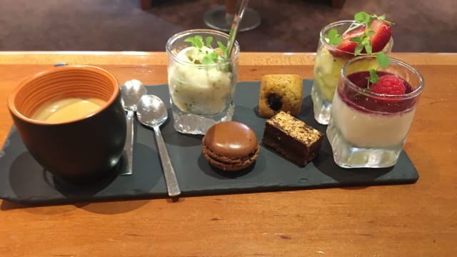  Café gourmand  - L'Aéro-Club de France, Paris