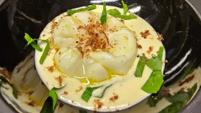 Uovo poche', spinacino, crema di parmigiano, nettare di piccione e polline di api - Ristorante Bistrot lo Zero, Montespertoli