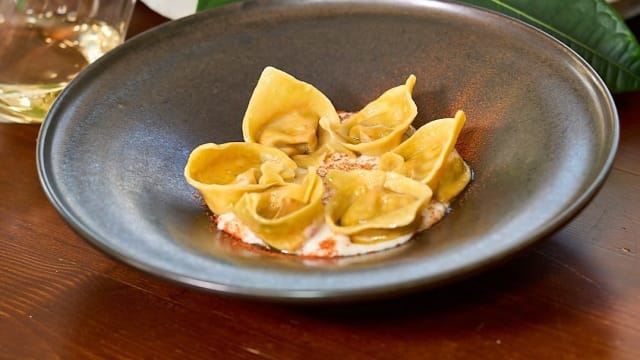 E se fosse una lasagnetta? (pasta ripiena al ragù, besciamella e polvere di pomodoro) - Ristorante Bistrot lo Zero, Montespertoli