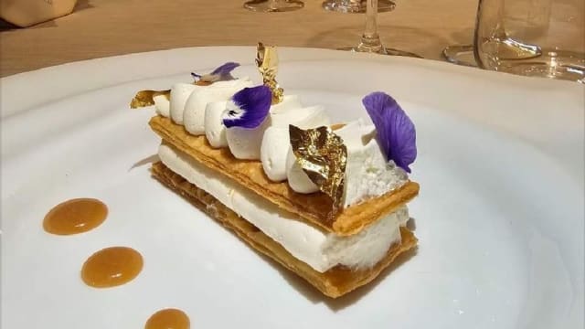 Millefoglie al cioccolato bianco montato e caramello salato - Ristorante Bistrot lo Zero, Montespertoli