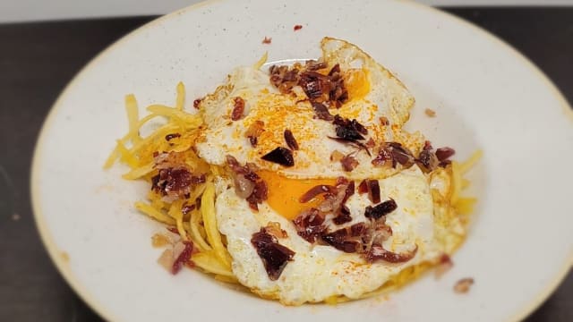 Huevos rotos con Jamon Iberico - Bivio - Steak House, Barcelona