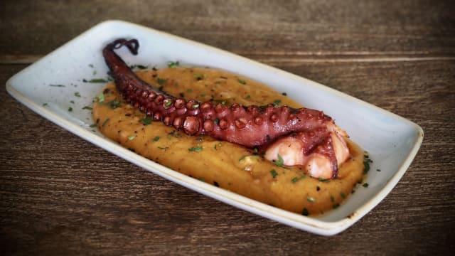 Pulpo a la brasa - Bivio - Steak House, Barcelona