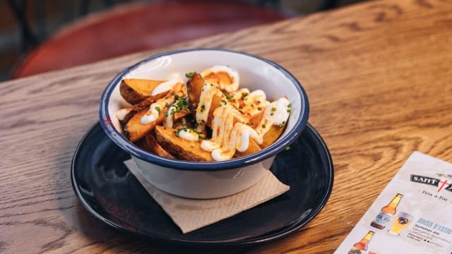 TABARLOT POTATOES - Cervesa Sant Jordi - Tabarlot, Barcelona