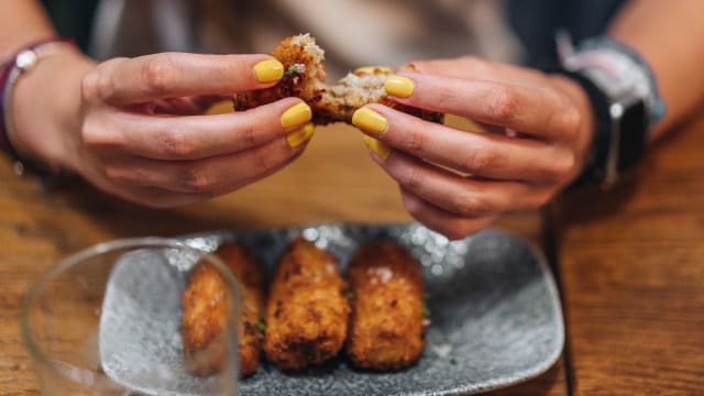 HOMEMADE CROQUETTES - Cervesa Sant Jordi - Tabarlot, Barcelona