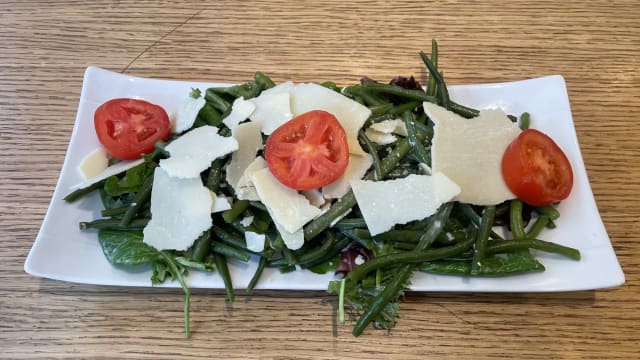 Salade D’haricots Vert, Tomates Cerise, Copeaux Parmesan  - Le Solferino, Paris