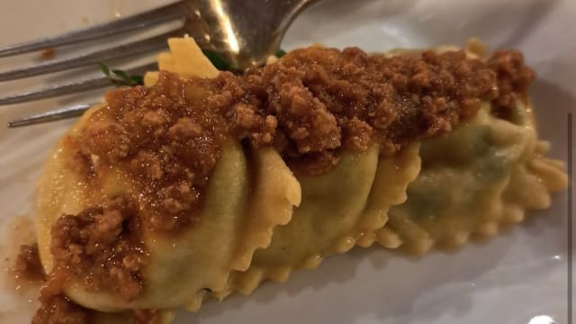 Ravioli toscani con ragù di manzetta alla maggiorana - La Limonaia di Villa Acquaviva