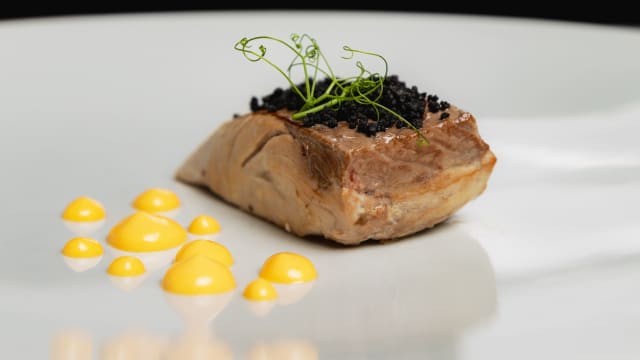 Filetto di pescato del giorno in doppia cottura, graten di cous cous al nero di seppia e maionese di peperoni rossi - Casa Grazia, Cagliari