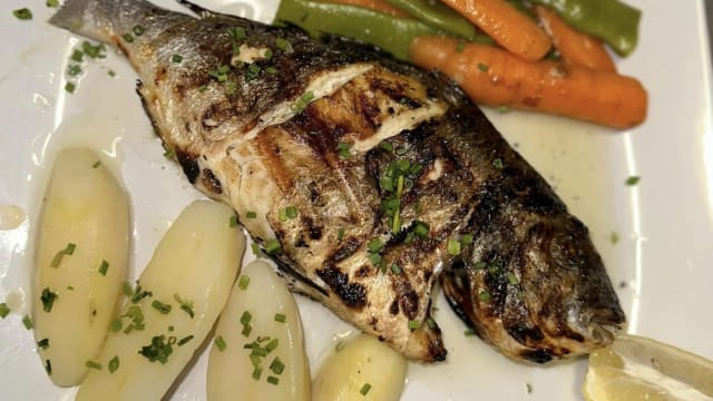 Dorade royale grillée bacalhau - Amazonas, Geneva