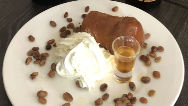 Baba au rhum - Au Doux Raisin, Paris