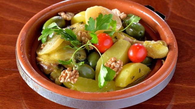 Tagine de poulet fermier au citron confit et olives - Le Souk de L´Atlas, Thiais