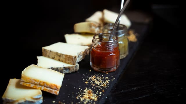 Local Cheese Selection with Homemade Jams - Location 58