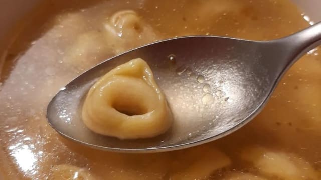 Tortellini tradizionali in brodo di cappone - La Rimessa Bistrot, Bologna