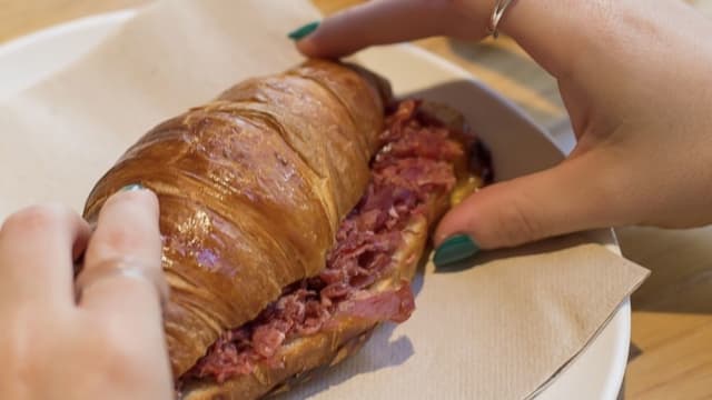 CROISANT CON JAMÓN  - Enrique Tomás Experience