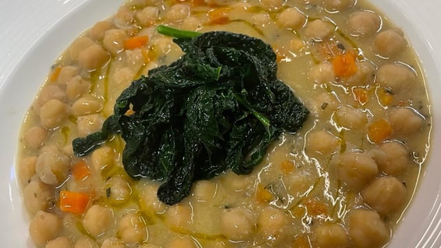 Zuppa di ceci con cavolo nero, olio evo e crostini di pane dorato - Metropolitan, Milan