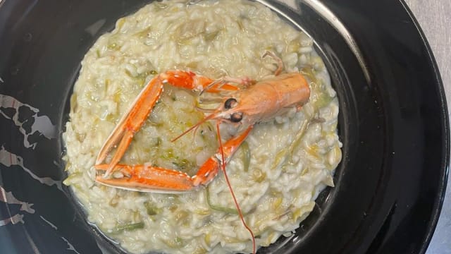 Risotto ai carciofi scottati con battuto crudo di scampi al lime e timo - Metropolitan, Milan